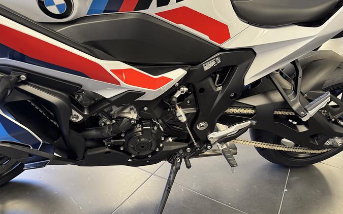 2026 BMW M1000XR