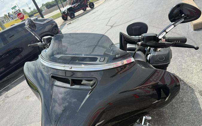 2017 Harley-Davidson® FLHXS FLHXSE - 61113C