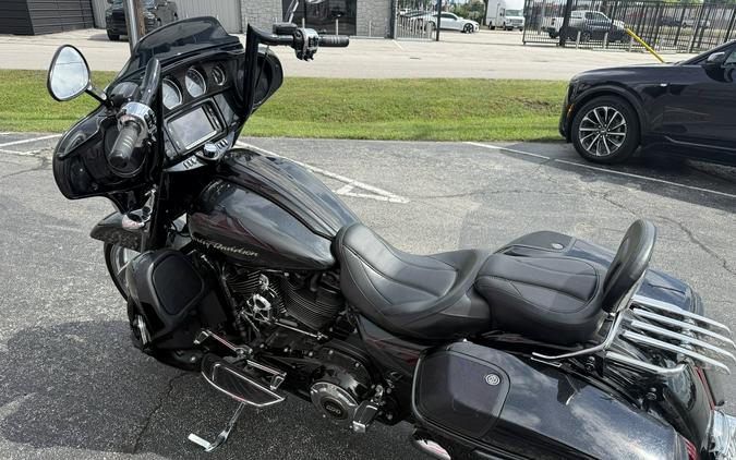 2017 Harley-Davidson® FLHXS FLHXSE - 61113C