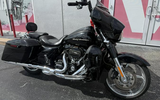 2017 Harley-Davidson® FLHXS FLHXSE - 61113C