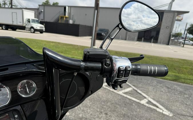 2017 Harley-Davidson® FLHXS FLHXSE - 61113C