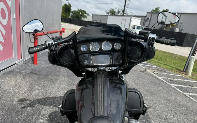 2017 Harley-Davidson® FLHXS FLHXSE - 61113C