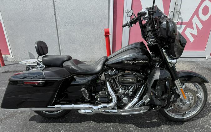 2017 Harley-Davidson® FLHXS FLHXSE - 61113C