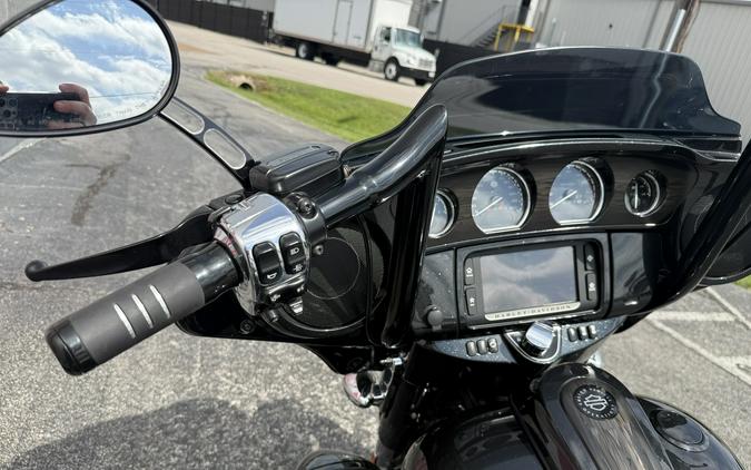 2017 Harley-Davidson® FLHXS FLHXSE - 61113C