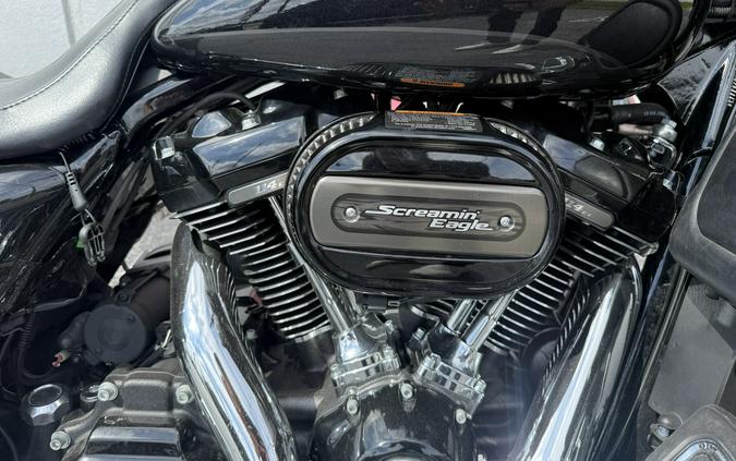 2017 Harley-Davidson® FLHXS FLHXSE - 61113C
