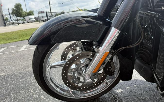 2017 Harley-Davidson® FLHXS FLHXSE - 61113C