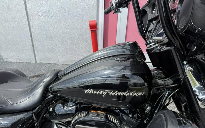 2017 Harley-Davidson® FLHXS FLHXSE - 61113C