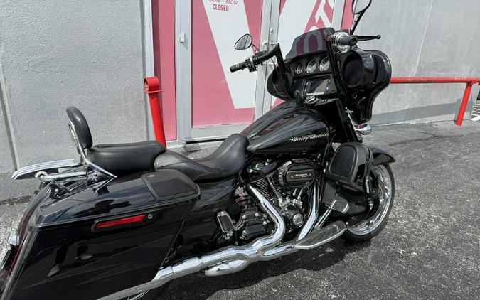 2017 Harley-Davidson® FLHXS FLHXSE - 61113C