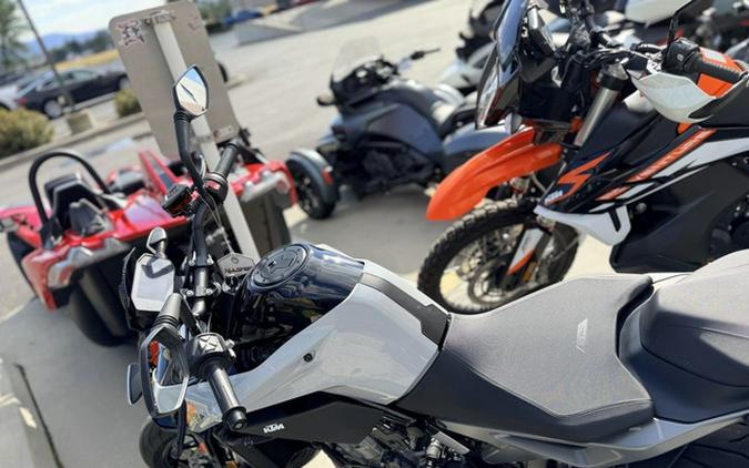 2023 KTM Duke 790