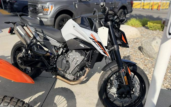 2023 KTM Duke 790
