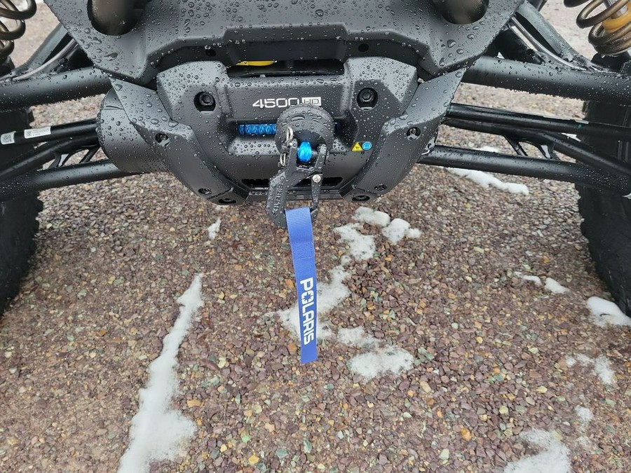 Get our updates by email!