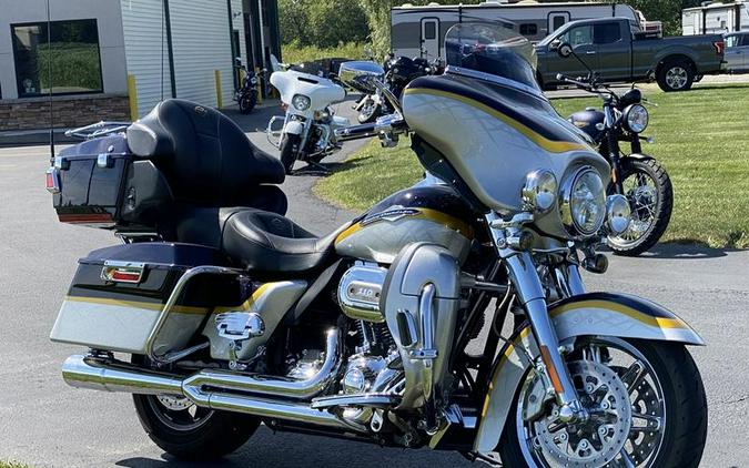 2012 Harley-Davidson® FLHTCUSE7 - CVO™ Ultra Classic® Electra Glide®