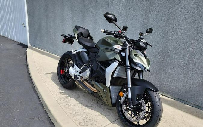 2024 Ducati Streetfighter V2 Storm Green