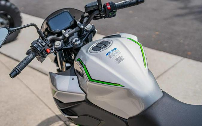 2024 Kawasaki Z7 Hybrid ABS