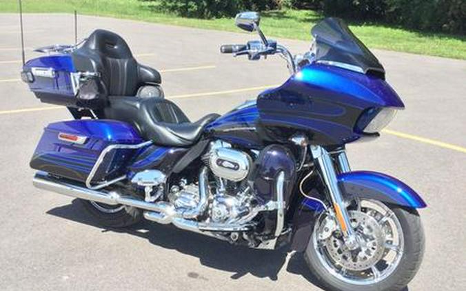 2015 Harley-Davidson® FLTRUSE - CVO™ Road Glide® Ultra