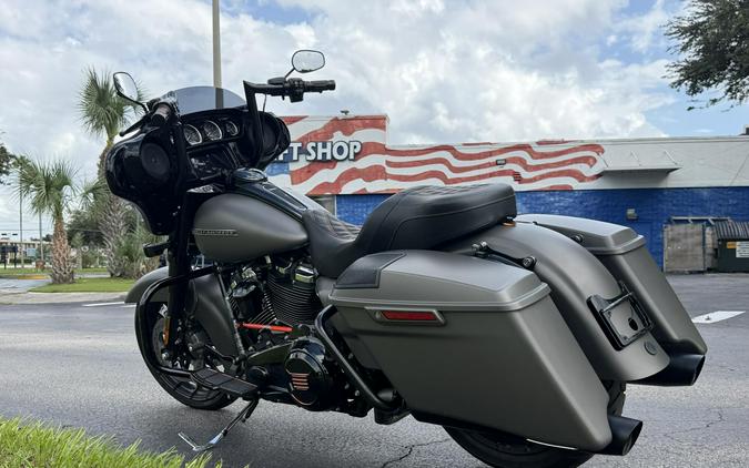 FLHXS 2019 Street Glide Special
