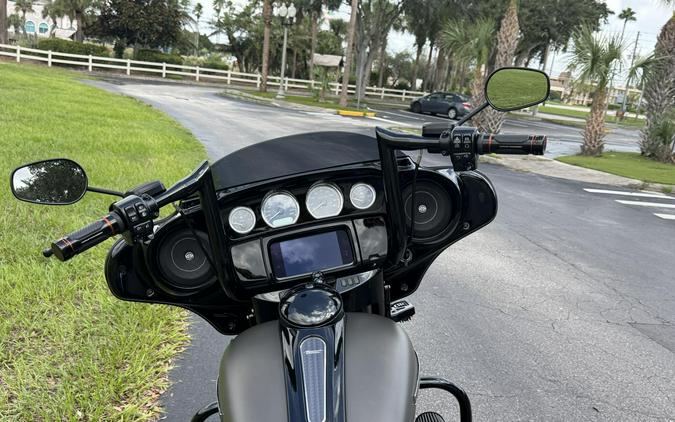 FLHXS 2019 Street Glide Special
