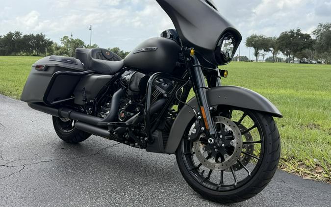 FLHXS 2019 Street Glide Special