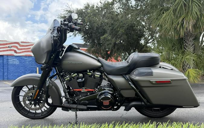 FLHXS 2019 Street Glide Special