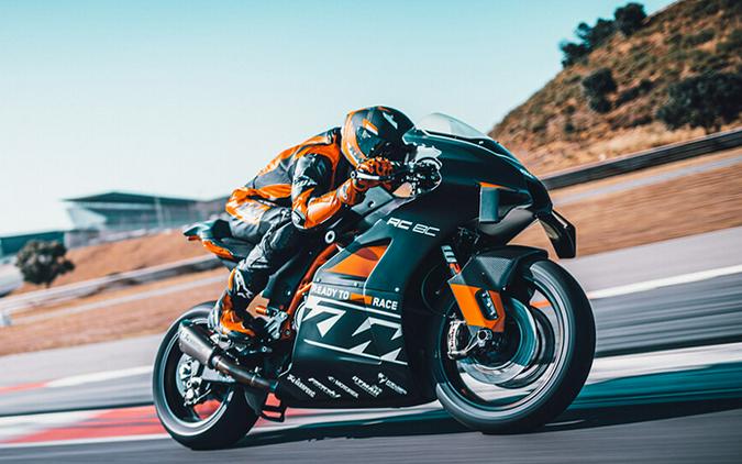 2023 KTM RC 8C | First Look Review