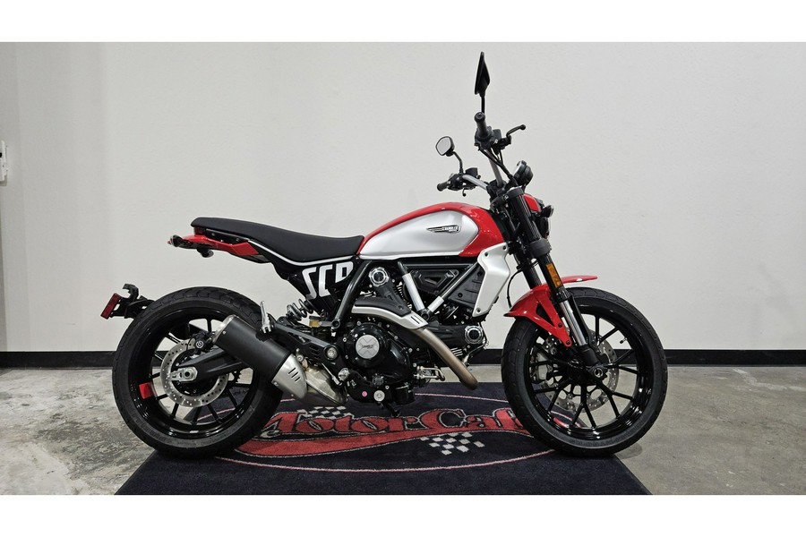 2025 Ducati 800 ICON