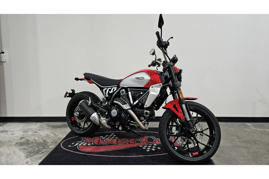 2025 Ducati 800 ICON