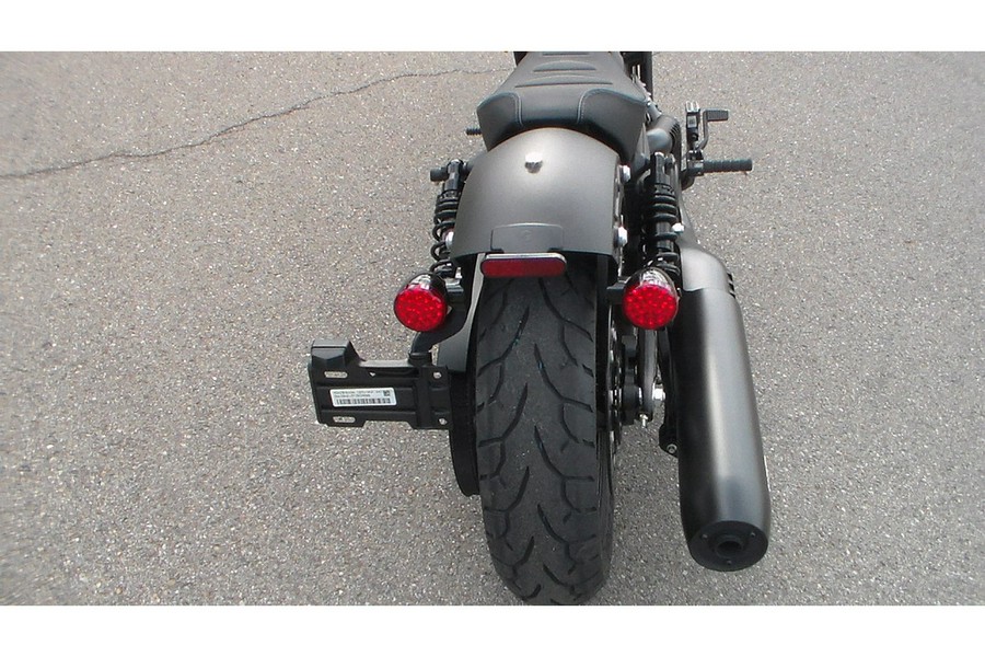2026 SCOUT SIXTY BOBBER, BLACK METALLIC, 49ST - Indian Motorcycle