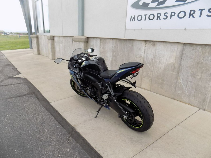 2023 Kawasaki Ninja® ZX™-6R Metallic Matte Graphenesteel Gray/Diablo Black