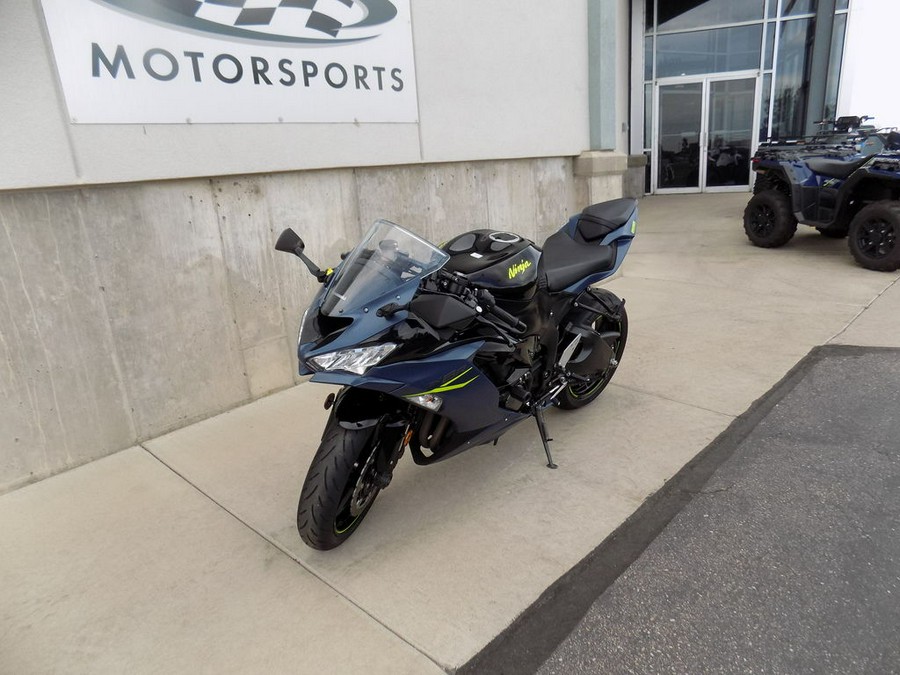 2023 Kawasaki Ninja® ZX™-6R Metallic Matte Graphenesteel Gray/Diablo Black