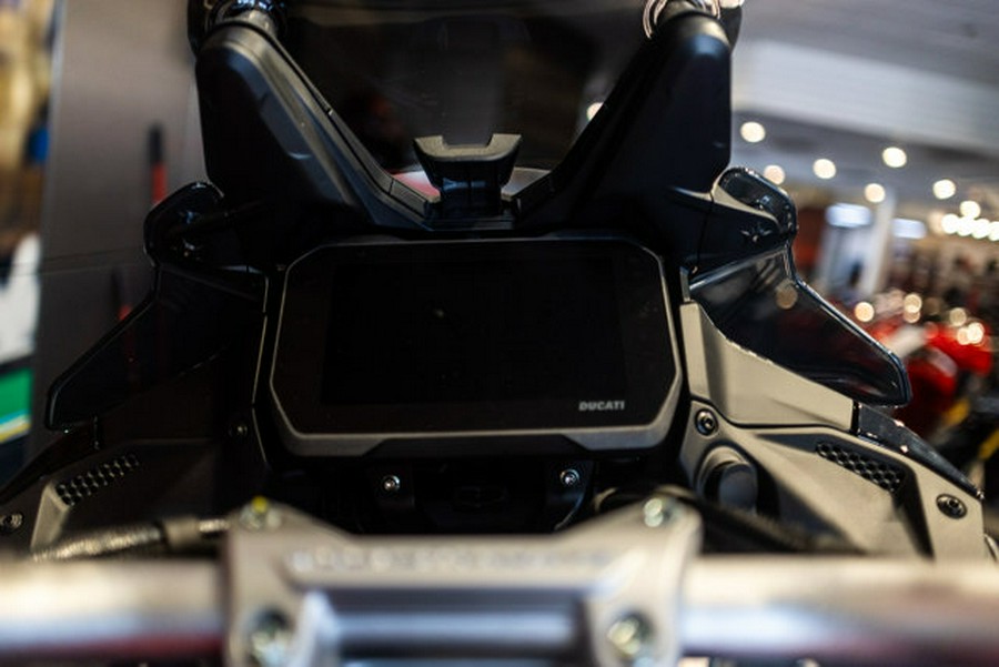 2026 Ducati MULTISTRADA V4 PIKES PEAK