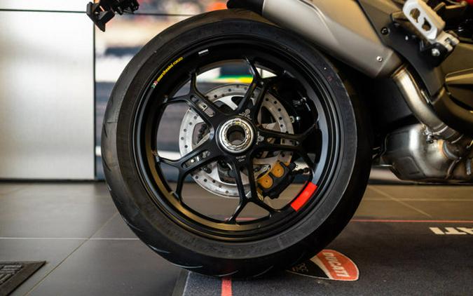 2026 Ducati MULTISTRADA V4 PIKES PEAK