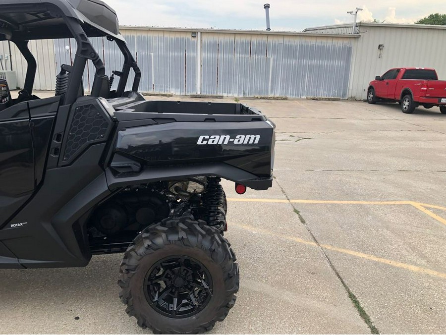 2025 Can-Am COMMANDER MAX XT 700