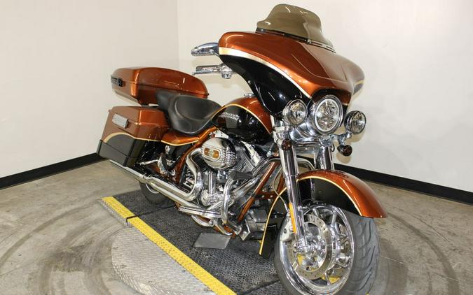 2008 Harley-Davidson® FLHRSE4 - Road King® Screamin' Eagle® 105th Anniversary Edition