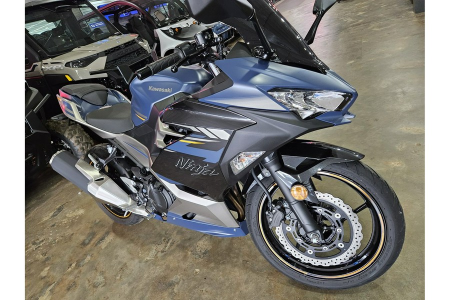 2023 Kawasaki Ninja® 400 Base