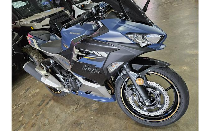 2023 Kawasaki Ninja® 400 Base