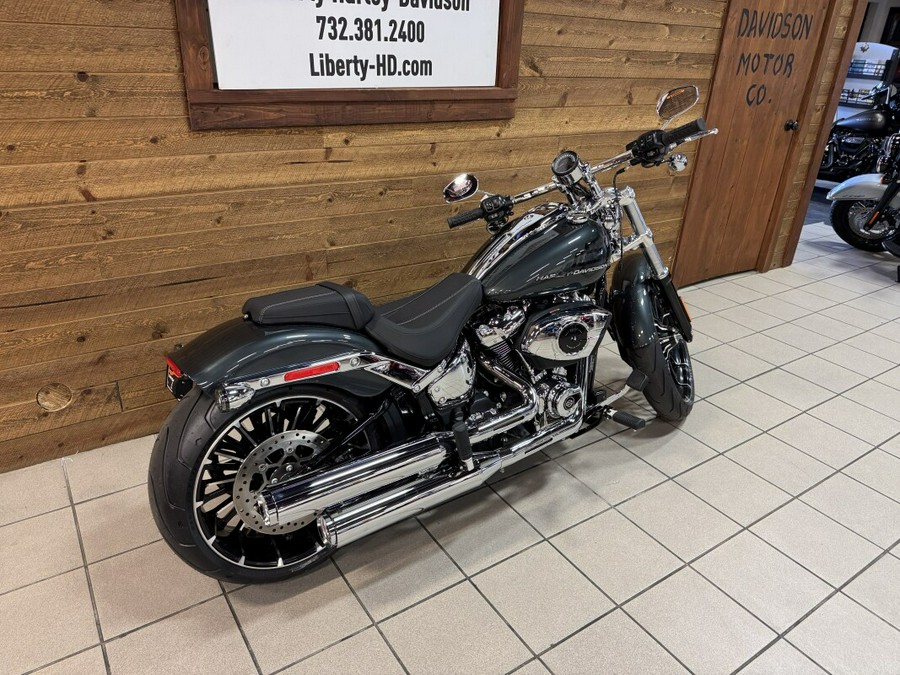 2026 Harley-Davidson® Breakout® Iron Horse Metallic Chrome Trim FXBR