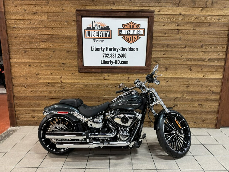 2026 Harley-Davidson® Breakout® Iron Horse Metallic Chrome Trim FXBR