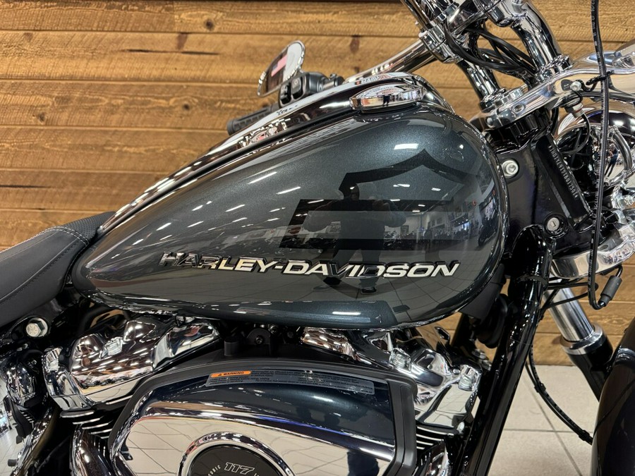 2026 Harley-Davidson® Breakout® Iron Horse Metallic Chrome Trim FXBR