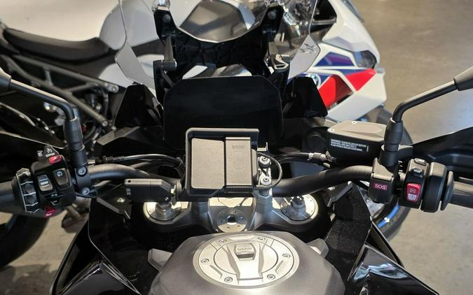 2025 BMW F 900 XR