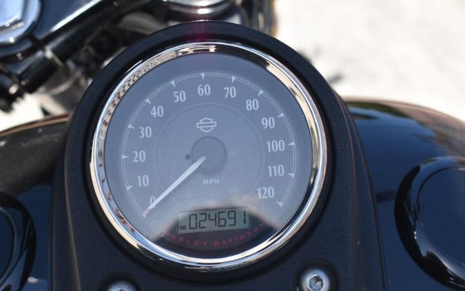 2016 Harley-Davidson® Street Bob® FXDB