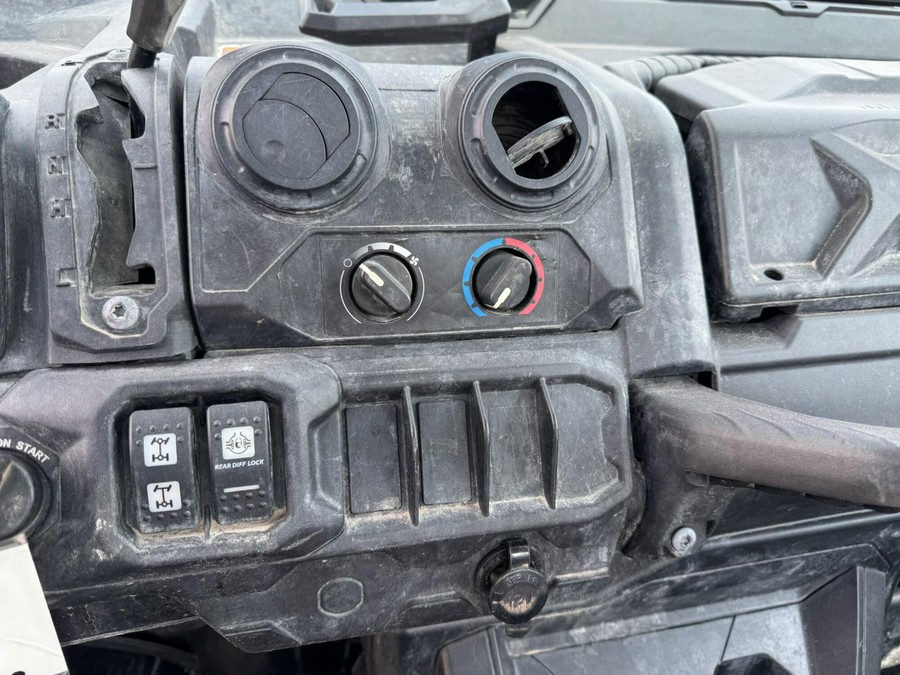 2021 Can-Am Defender DPS™ CAB HD8