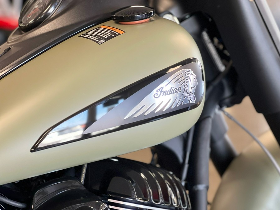 2025 Indian Motorcycle Springfield® Dark Horse®
