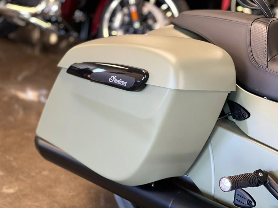 2025 Indian Motorcycle Springfield® Dark Horse®