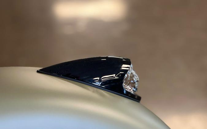 2025 Indian Motorcycle Springfield® Dark Horse®