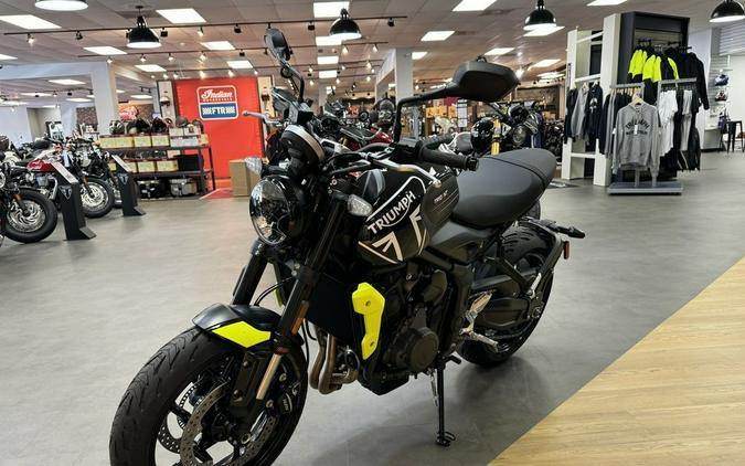 2024 Triumph Trident 660 Jet Black/Triumph Racing Yellow