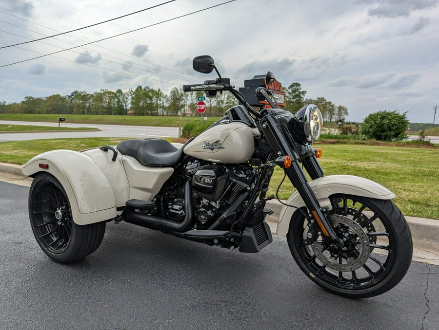 2023 Harley-Davidson Freewheeler White Sand Pearl