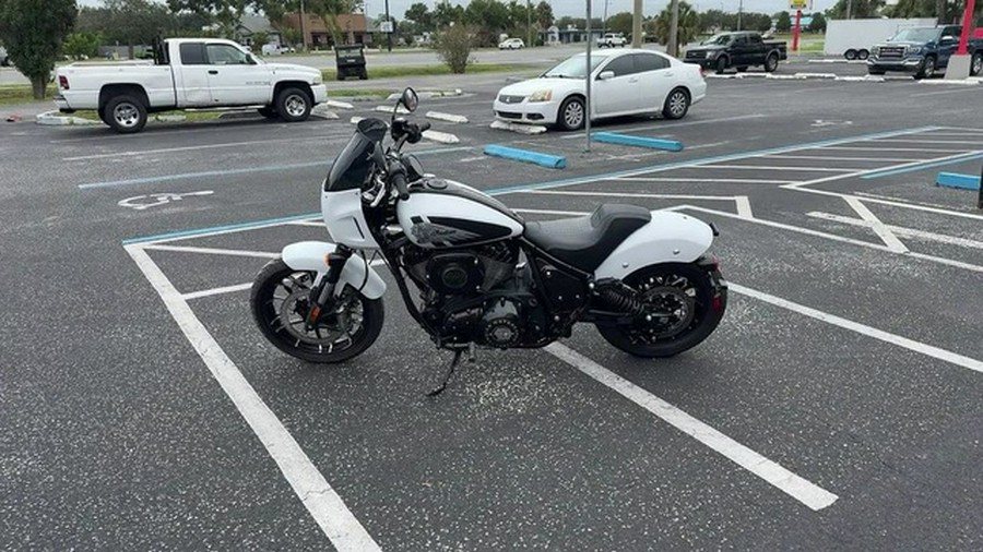 2024 Indian Sport Chief Ghost White Metallic Smoke