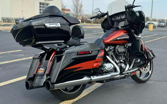 2017 Harley-Davidson CVO™ Street Glide®