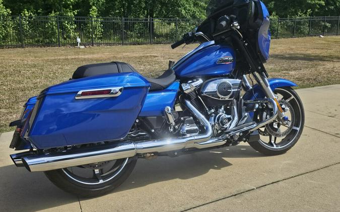 2025 Harley-Davidson® Street Glide® Blue Burst