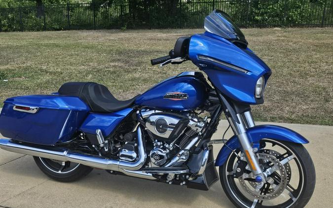 2025 Harley-Davidson® Street Glide® Blue Burst